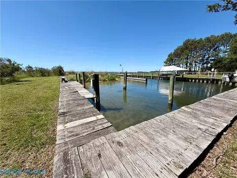 View/Area - 2414 Windmill Point Rd, White Stone, VA 22578 photo 3 of 13