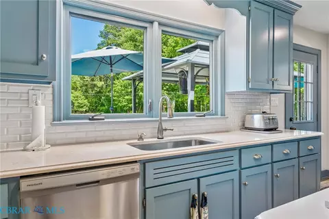 Kitchen - 5585 Ware Neck Rd, Gloucester, VA 23061 photo 3 of 5