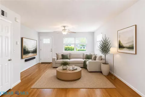 Living - 1532 Adams Cir, Hampton, VA 23663 photo 3 of 4