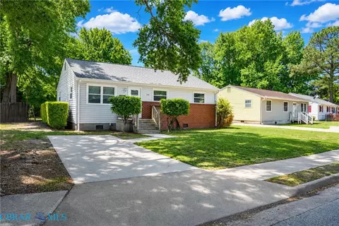 Exterior - 1532 Adams Cir, Hampton, VA 23663 photo 2 of 4
