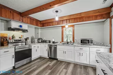 Kitchen - 3597 Hickory Fork Rd, Gloucester, VA 23061 photo 3 of 5