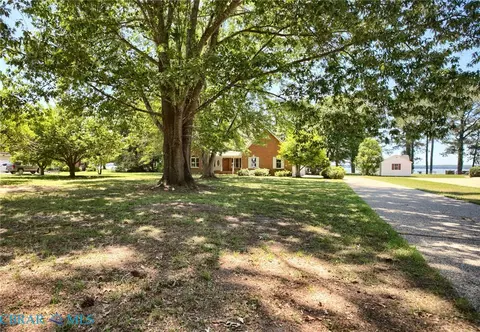 Exterior - 5508 York Haven Ln, Gloucester, VA 23061 photo 3 of 6