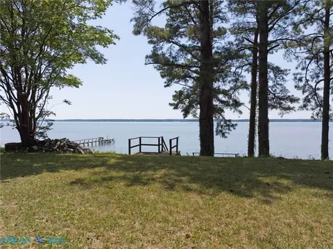 View/Area - 5508 York Haven Ln, Gloucester, VA 23061 photo 4 of 6