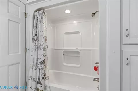 Bath - 5508 York Haven Ln, Gloucester, VA 23061 photo 8 of 9