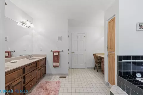 Bath - 5508 York Haven Ln, Gloucester, VA 23061 photo 5 of 9