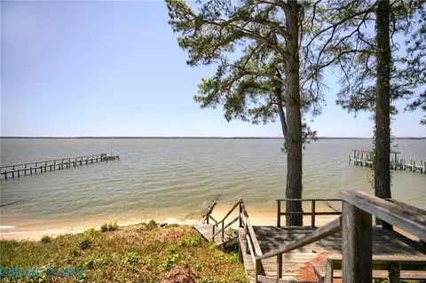 5508 York Haven Ln, Gloucester, VA 23061