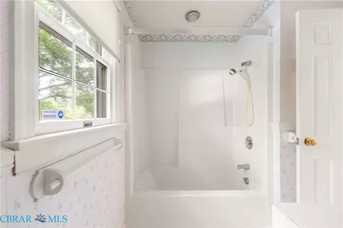 Bath - 1340 Riverview Dr, West Point, VA 23181 photo 6 of 7