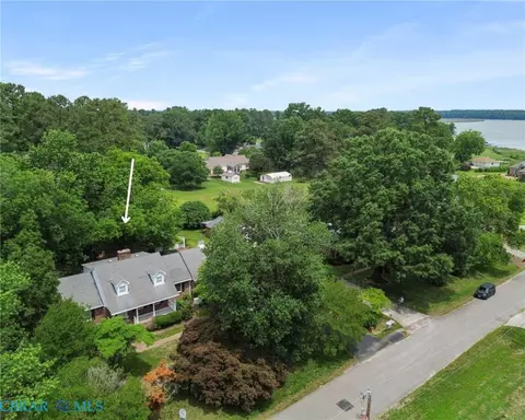View/Area - 1340 Riverview Dr, West Point, VA 23181 photo 1 of 9