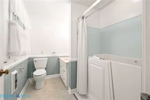 Bath - 1340 Riverview Dr, West Point, VA 23181 photo 4 of 7