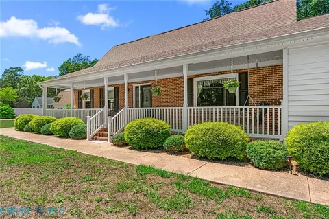5479 Jonquil Ln, Gloucester, VA 23061 photo 2