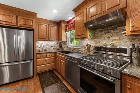 5479 Jonquil Ln, Gloucester, VA 23061 photo 4