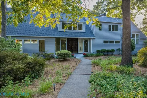 1718 Mariners Woods Dr, Hartfield, VA 23071