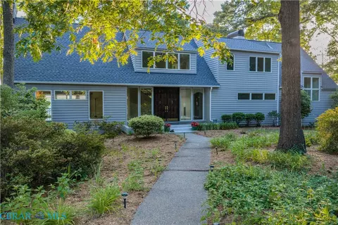 1718 Mariners Woods Dr, Hartfield, VA 23071