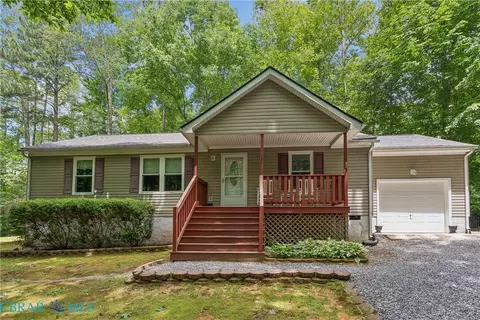 3809 Stream Dr, Gloucester, VA 23061