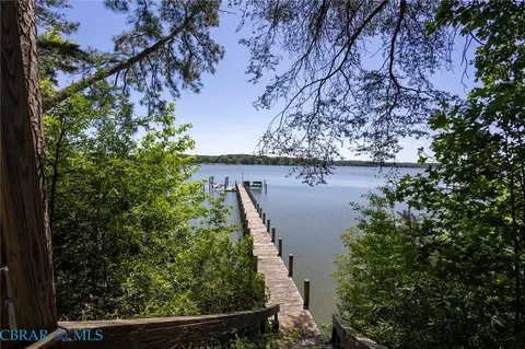 456 Ridge Rd, Hartfield, VA 23071