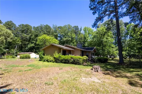 Exterior - 456 Ridge Rd, Hartfield, VA 23071 photo 4 of 10