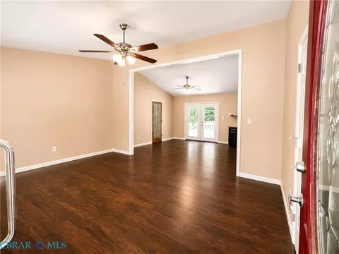 Living - 8253 Manor Dr, Gloucester, VA 23061 photo 1 of 5