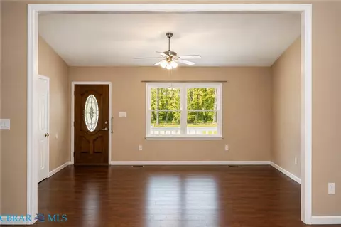 Living - 8253 Manor Dr, Gloucester, VA 23061 photo 2 of 5