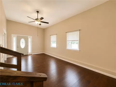Living - 8253 Manor Dr, Gloucester, VA 23061 photo 4 of 5