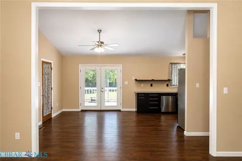 Living - 8253 Manor Dr, Gloucester, VA 23061 photo 3 of 5