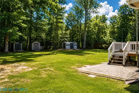 Exterior - 8253 Manor Dr, Gloucester, VA 23061 photo 6 of 8