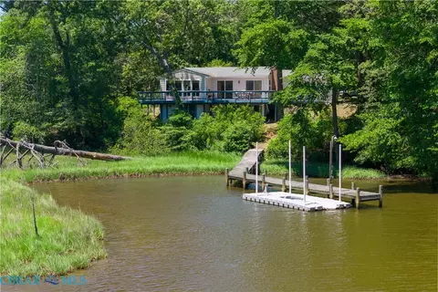 381 Dawson Ln, White Stone, VA 22578