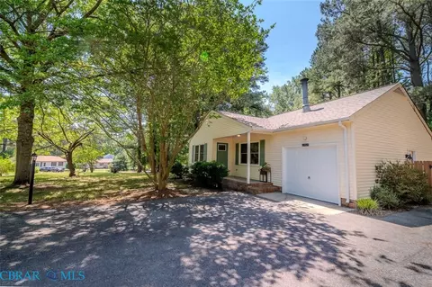 Exterior - 6464 Meadow Dr, Gloucester, VA 23061 photo 2 of 7