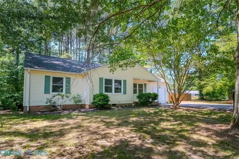 6464 Meadow Dr, Gloucester, VA 23061