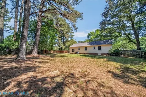Exterior - 6464 Meadow Dr, Gloucester, VA 23061 photo 5 of 7