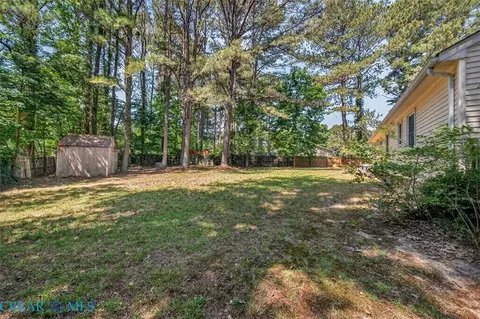 Exterior - 6464 Meadow Dr, Gloucester, VA 23061 photo 6 of 7