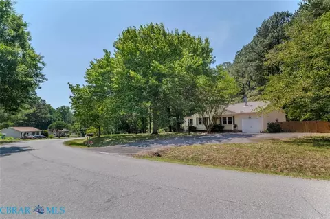 Exterior - 6464 Meadow Dr, Gloucester, VA 23061 photo 7 of 7