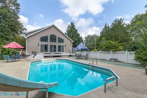 86 Waverly Ave, Kilmarnock, VA 22482