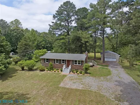 1218 Cheaneys Bridge Rd, Dunnsville, VA 22454