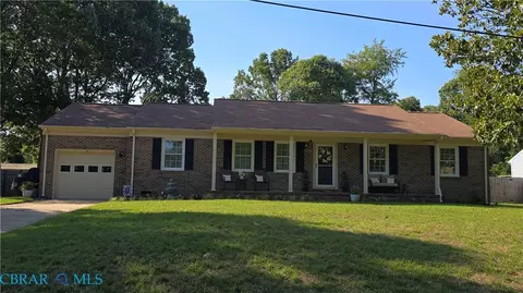 1709 Pine Tree Dr, Gloucester Point, VA 23062