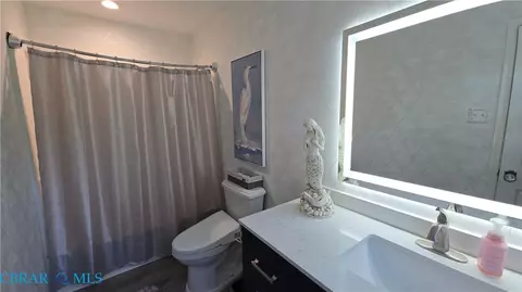 Bath - 1709 Pine Tree Dr, Gloucester Point, VA 23062 photo 2 of 3