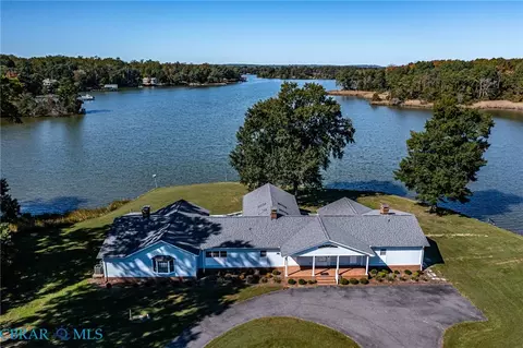 585 White Hall Dr, Montross, VA 22520