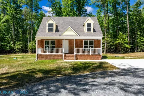 30 Landing Reach Ct, Hartfield, VA 23071