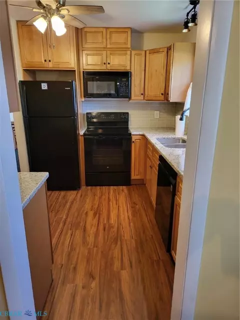 Kitchen - 407 Shoreline Dr, Hampton, VA 23669 photo 1 of 5