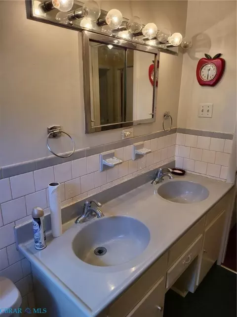 Bath - 407 Shoreline Dr, Hampton, VA 23669 photo 5 of 5