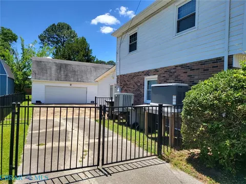 Exterior - 407 Shoreline Dr, Hampton, VA 23669 photo 5 of 8