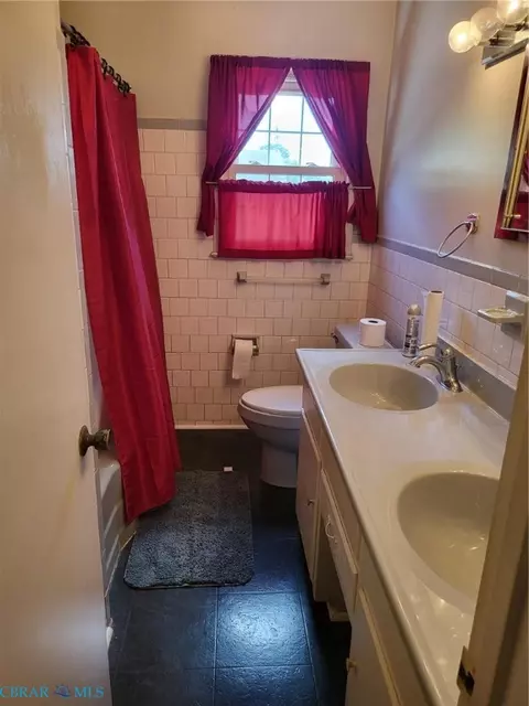 Bath - 407 Shoreline Dr, Hampton, VA 23669 photo 3 of 5