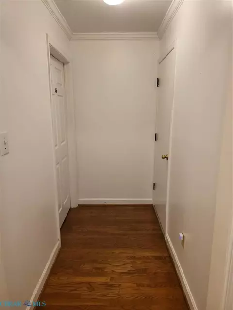 Entry Way - 90 Hampton Roads Ave, Hampton, VA 23661 photo 1 of 2