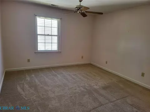 Bedroom - 90 Hampton Roads Ave, Hampton, VA 23661 photo 5 of 6