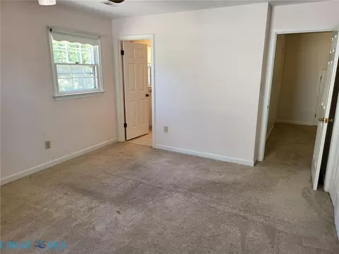 Bedroom - 90 Hampton Roads Ave, Hampton, VA 23661 photo 6 of 6