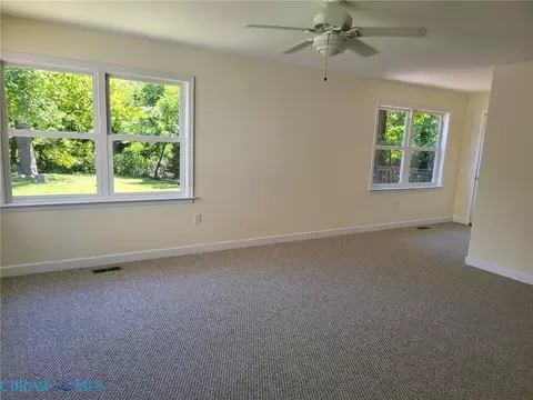 Living - 90 Hampton Roads Ave, Hampton, VA 23661 photo 3 of 8