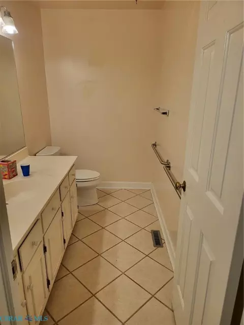 Bath - 90 Hampton Roads Ave, Hampton, VA 23661 photo 2 of 14