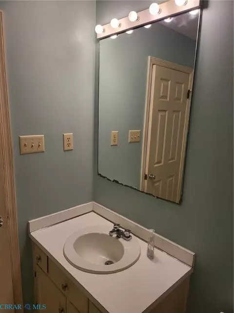 Bath - 90 Hampton Roads Ave, Hampton, VA 23661 photo 9 of 14