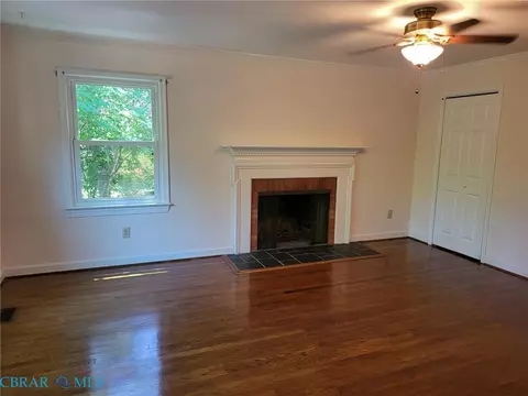 Living - 90 Hampton Roads Ave, Hampton, VA 23661 photo 7 of 8