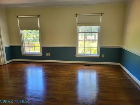 Living - 90 Hampton Roads Ave, Hampton, VA 23661 photo 2 of 8