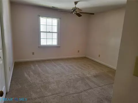Bedroom - 90 Hampton Roads Ave, Hampton, VA 23661 photo 4 of 6